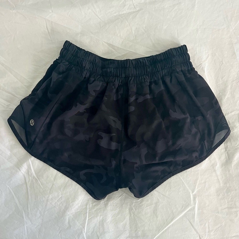 Lululemon Hotty Hot Low Rise Lined Shorts 2.5”